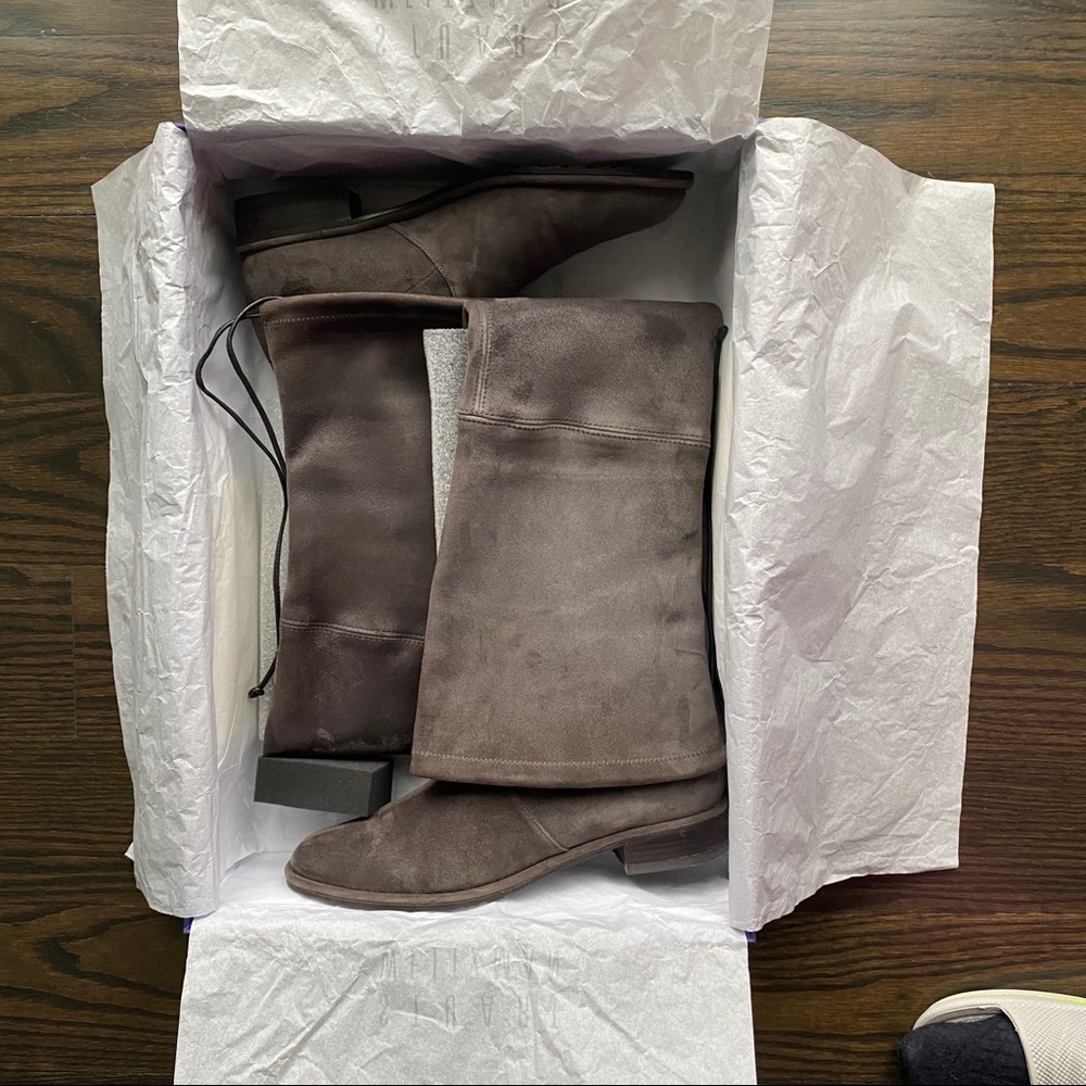 Stuart Weitzman The Lowland Boot in Londra Suede - Picture 4 of 9